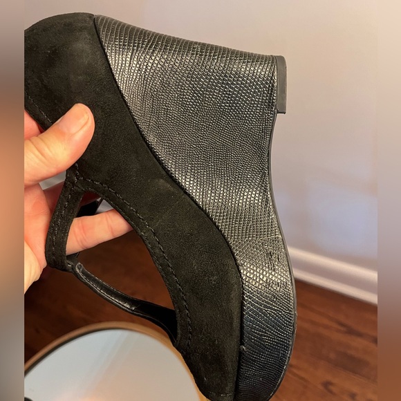 T-STRAP PEEP TOE WEDGES - Picture 8 of 9